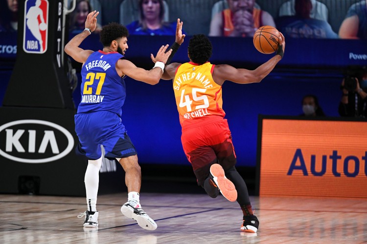 5年前的今天：园区大战米切尔51分对轰穆雷50分 爵士胜掘金拿赛点