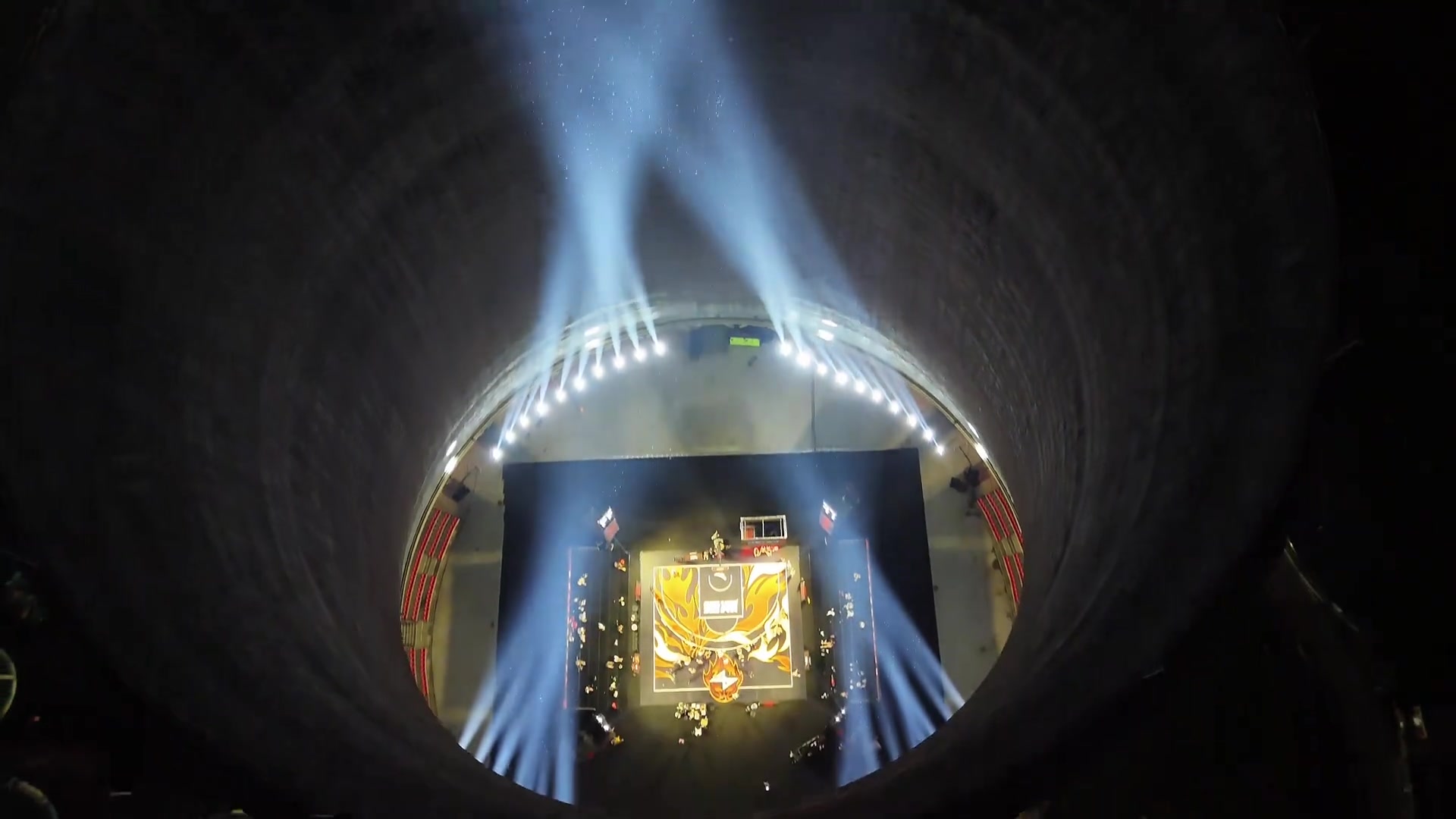 废弃建筑物再利用！洛阳新建的电站篮球场从高空俯视也太酷炫了