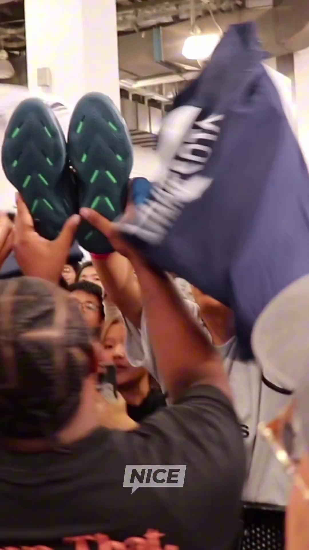 人气很高！爱德华兹中国行现场 球迷疯狂高喊“我爱你”