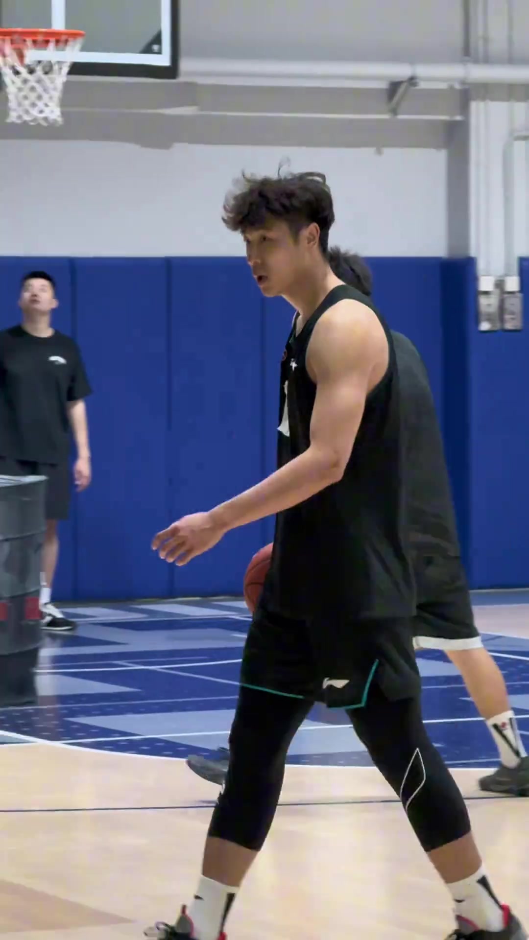 天津男篮晒训练视频：欢迎何思雨 那个阳光开朗大男孩回来了
