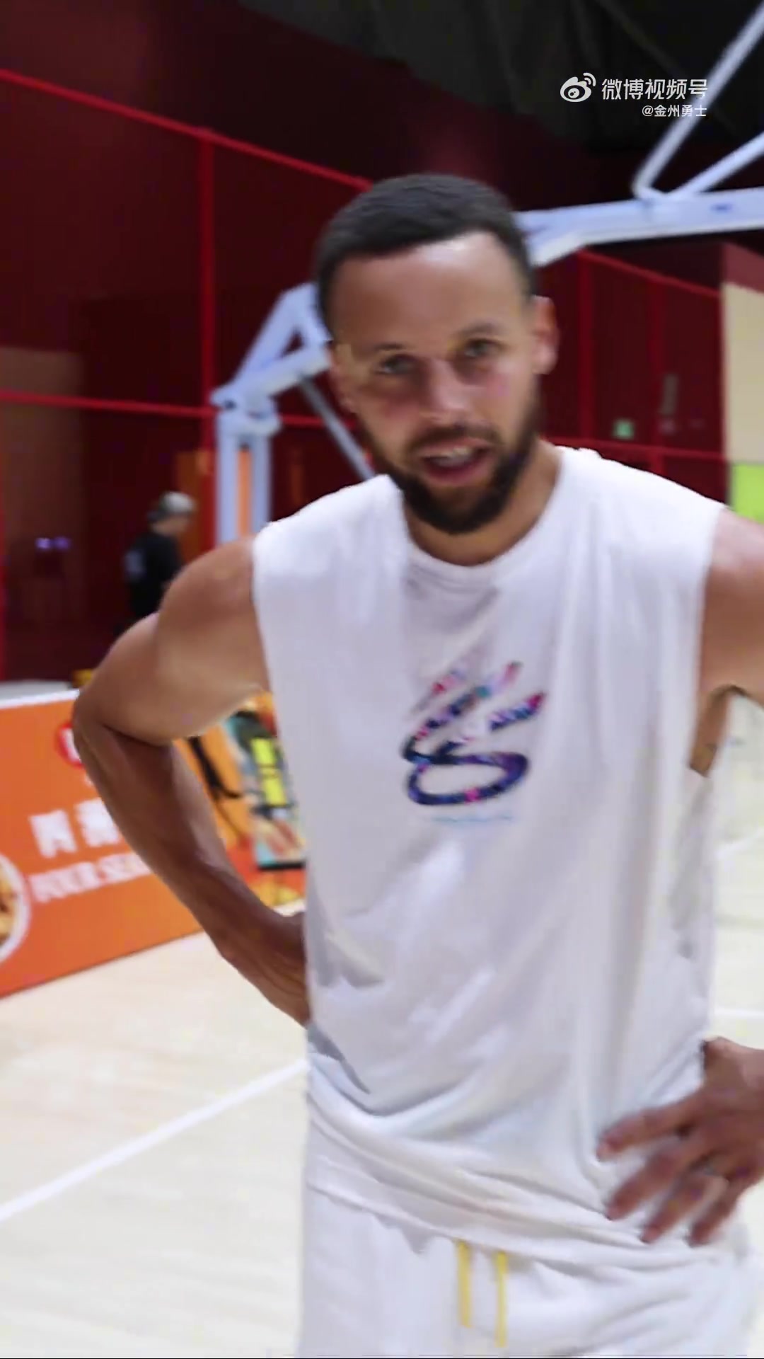 双线程训练！库里一边运球 一边用中文从一数到十