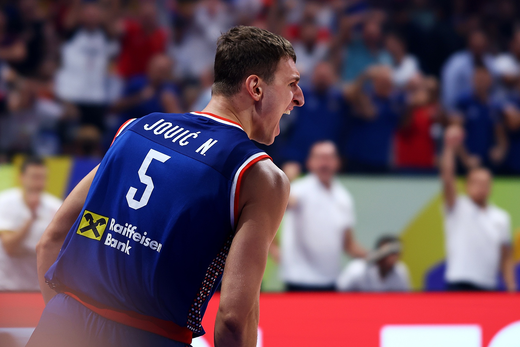 主力打卡你记首功！约维奇16分钟8中6&18分4板6助 首节16分抢开局