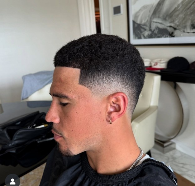 看着挺利索！理发师社媒晒德文-布克的新发型