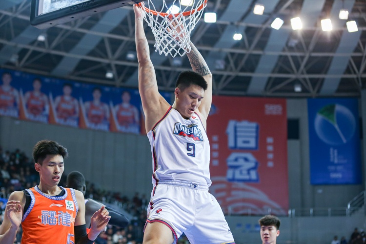 直播吧：曾繁日将成为非限制自由球员