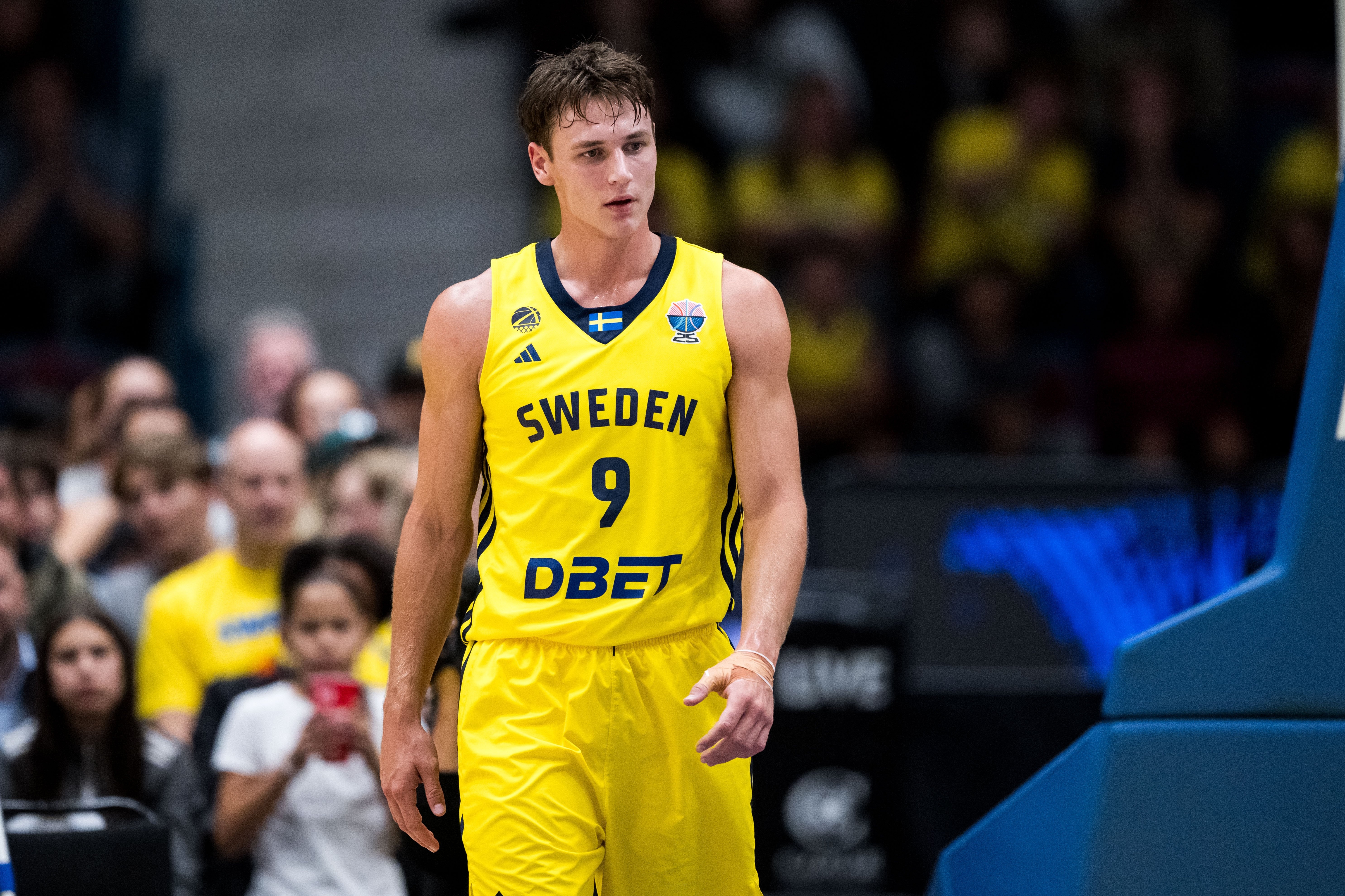 表现不俗！拉松19投8中得18分5板2助 得分全队最高但错失绝平三分