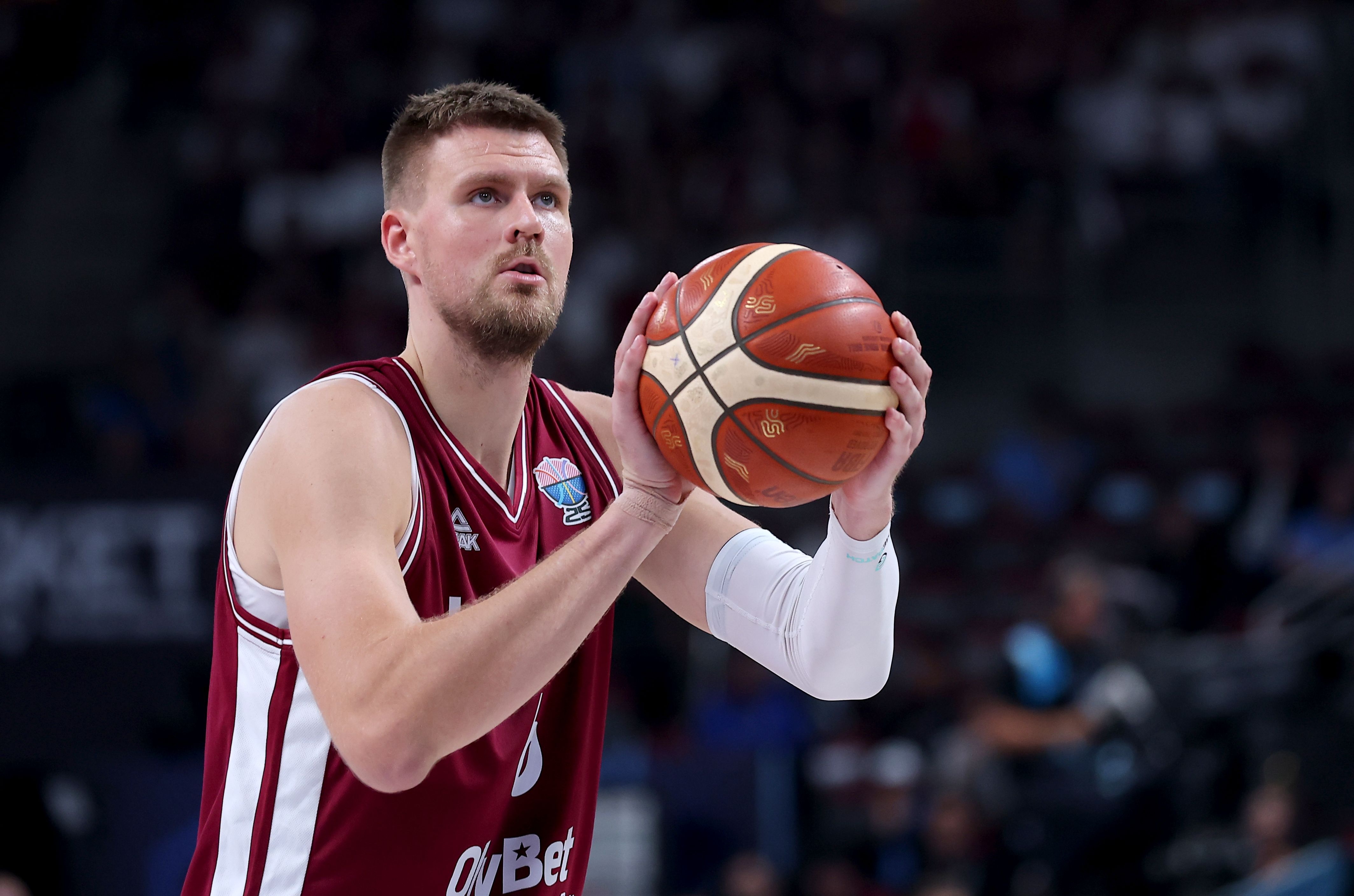 予取予求！波津半场7中6独得16分5板3助2帽 正负值+13最高