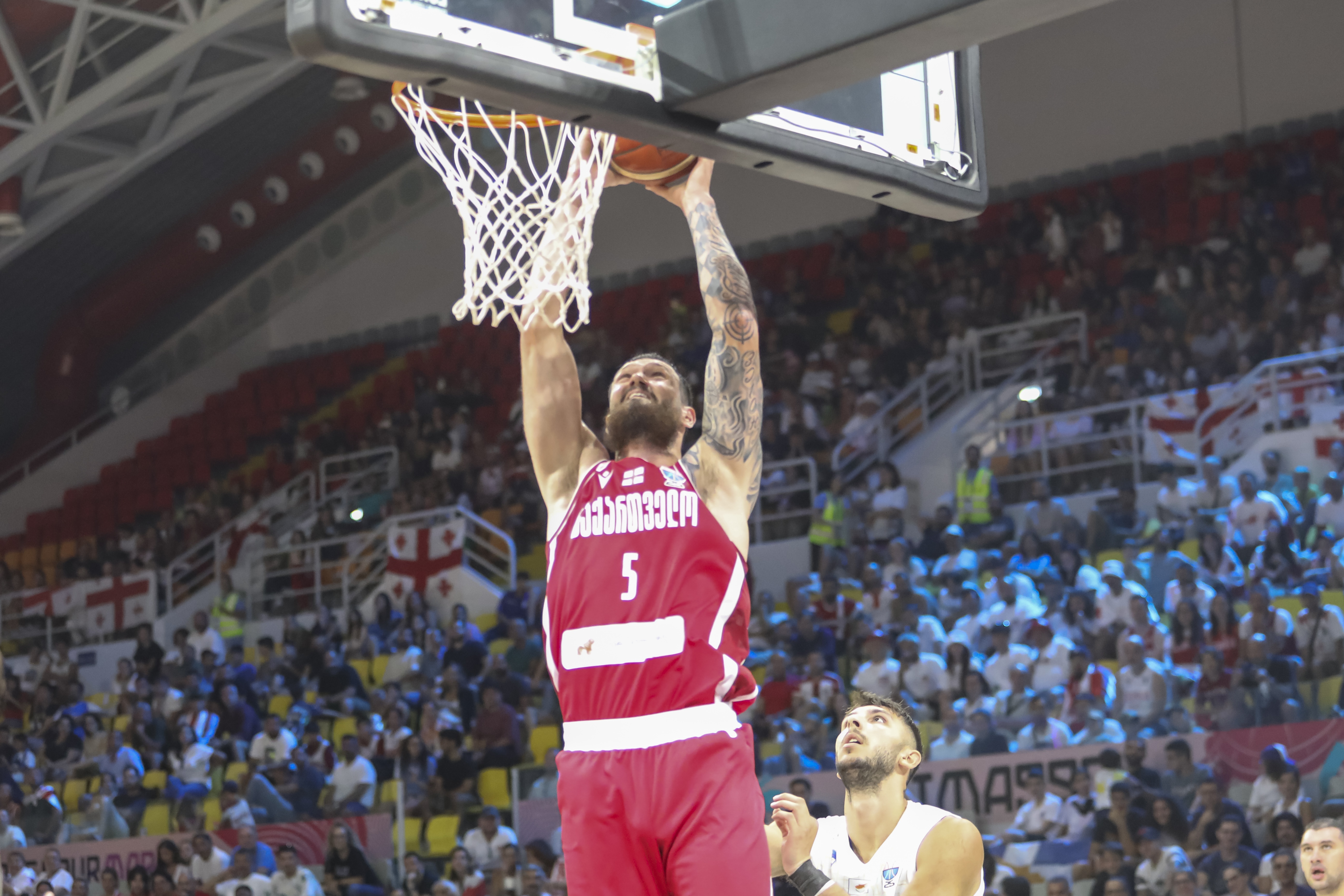 拼尽全力！马穆凯拉什维利12中8空砍全场最高20分外加8板