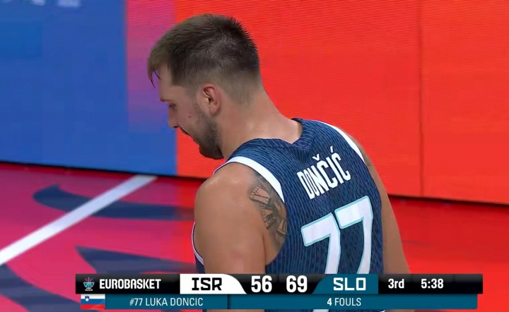 转折点？东契奇进攻犯规后被阿夫迪亚造到第4犯 东契奇坚持不下场