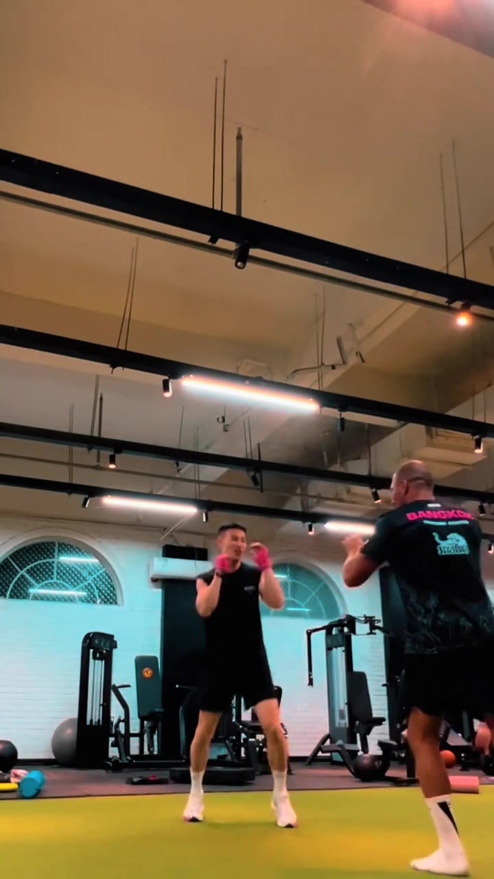 林秉圣晒练习拳击的视频：需要具备不同的技术 例如？