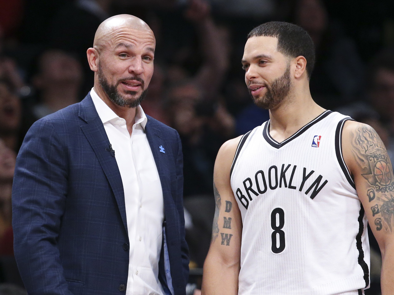 基德：我在梦八常和保罗&德隆交流 我把火炬和佳得乐都递给了他们