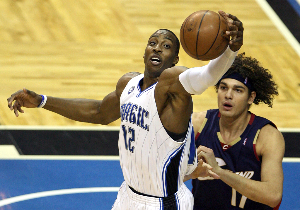 杨毅：霍华德是个没有自主进攻的蓝领中锋 不过没进75大确实可惜