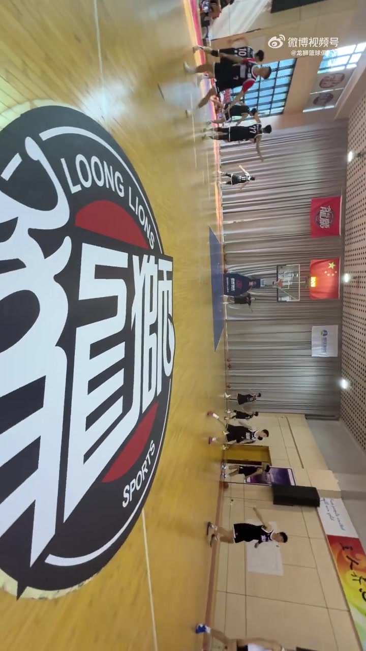 新狮们陆续报到，训练时的球馆也变得更“热闹”了😁