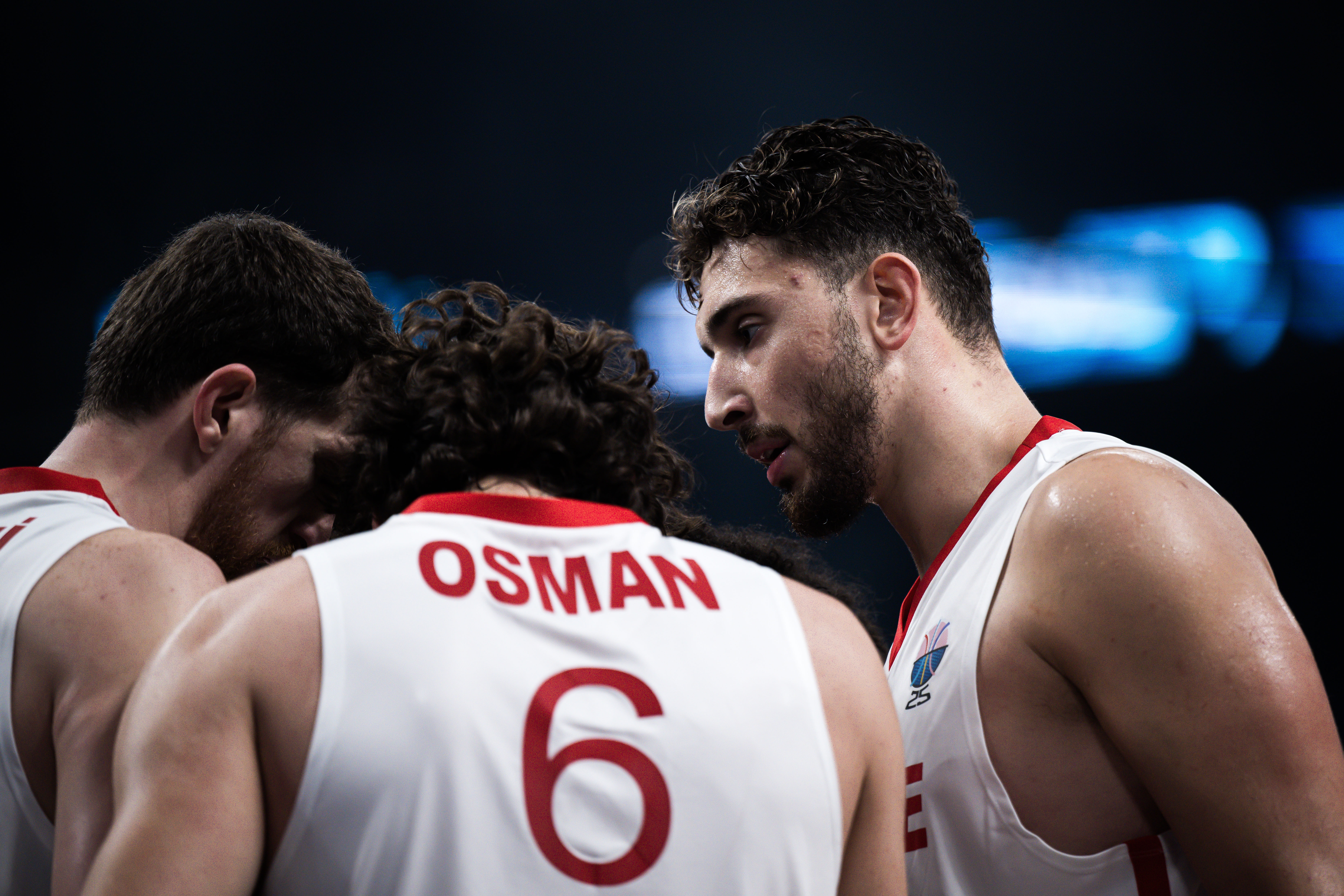 申京谈奥斯曼受伤：当时就觉得不严重 但会控制不住担心