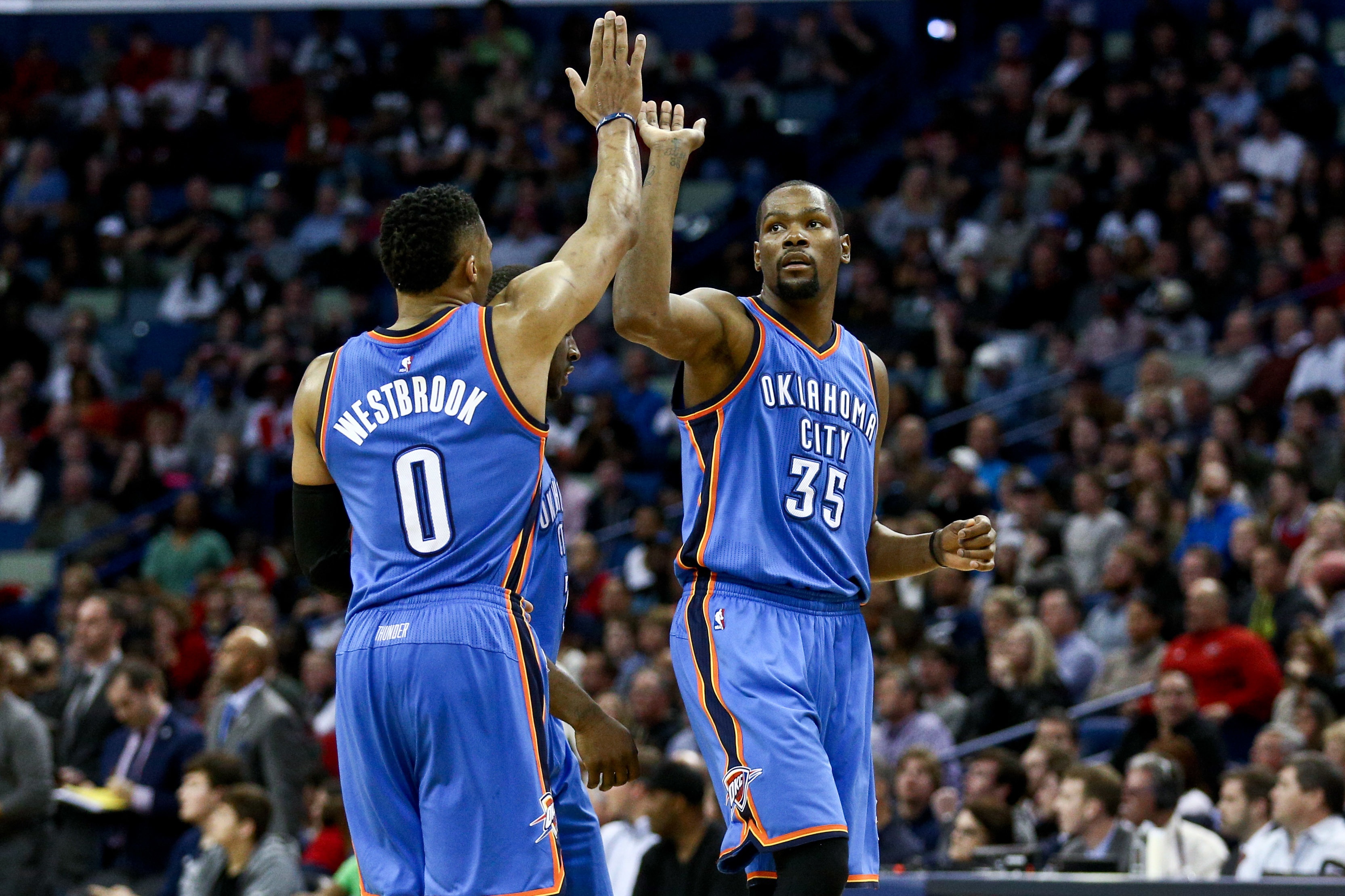 杜兰特谈与威少重聚流言：威少是传奇 他应该留在NBA